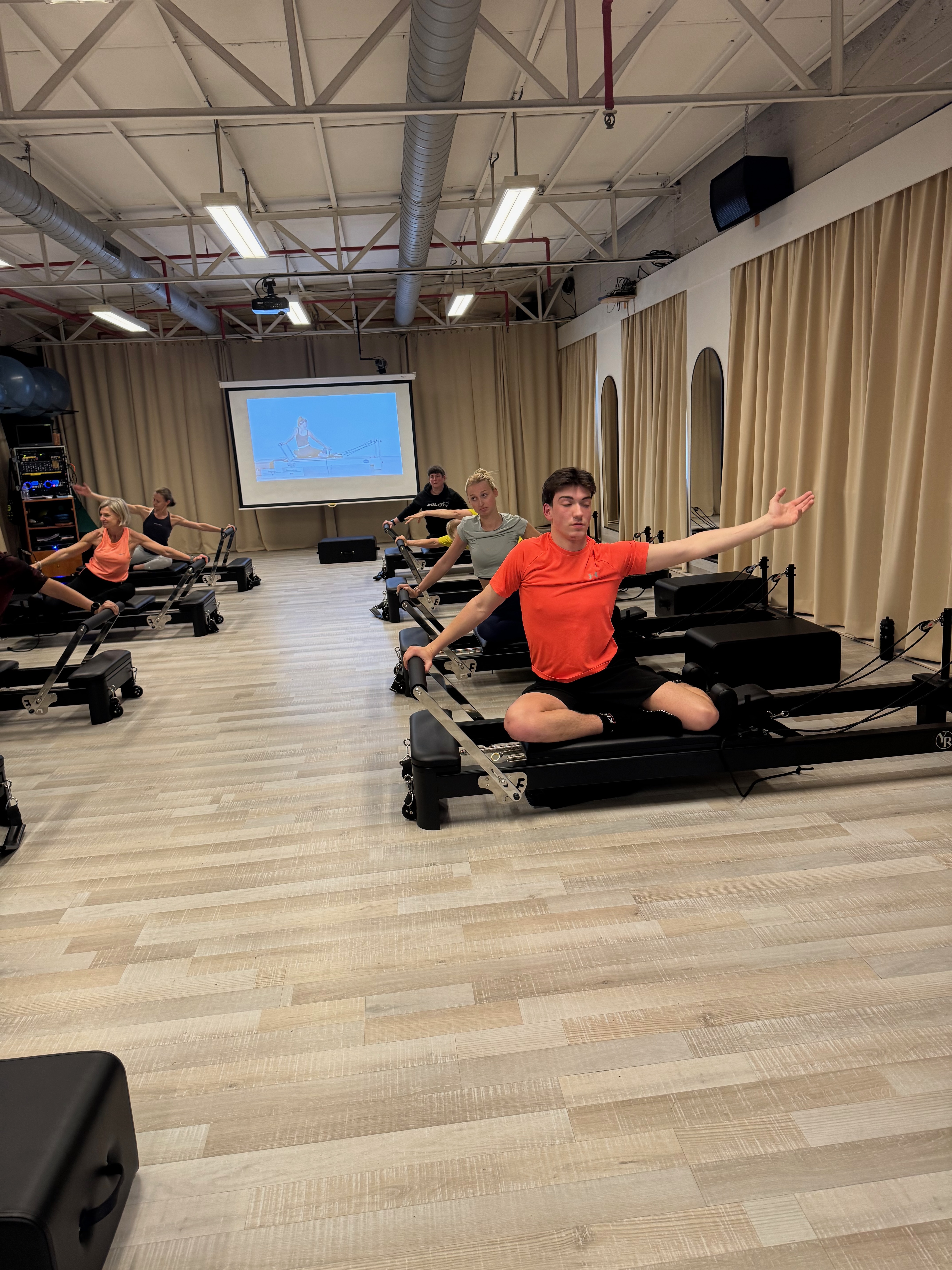 Stretching oefening op de reformer